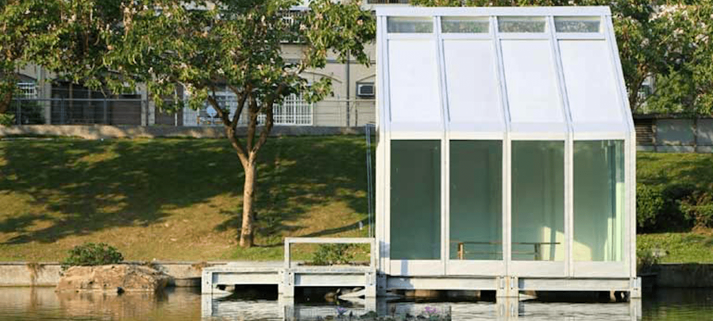 Cooling and heating with water-filled windows